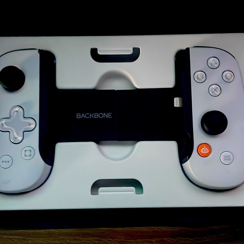 i’m selling my digital game controller cuz i berly play it and so i’m selling it